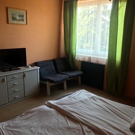Francoise Szálló Balatonlelle Esterno foto