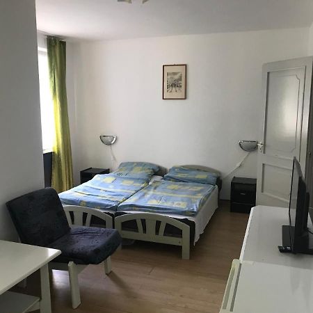 Francoise Szálló Balatonlelle Esterno foto