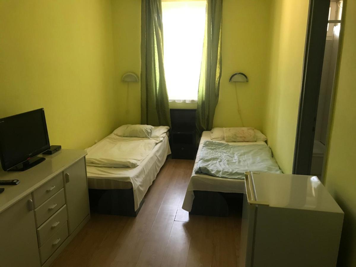 Francoise Szálló Balatonlelle Esterno foto