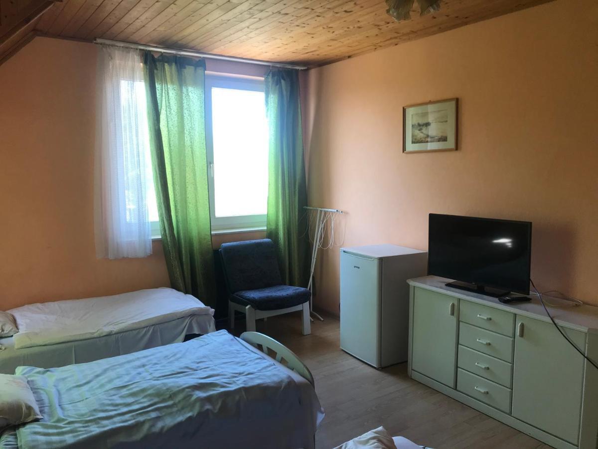 Francoise Szálló Balatonlelle Esterno foto