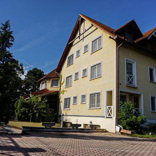Francoise Szálló Balatonlelle Esterno foto